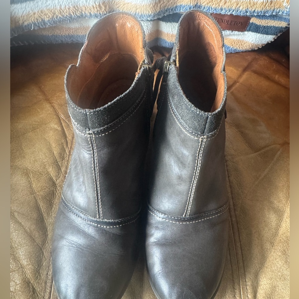 Classic Leather Ankle Boots in Dark Brown PIKOLINO